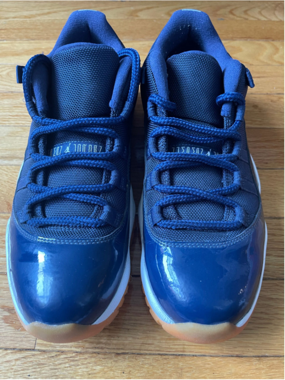 Men's Air Jordan 11 Retro Low ‘Navy Gum’ Sneakers Size 8.5 - Picture 2 of 8